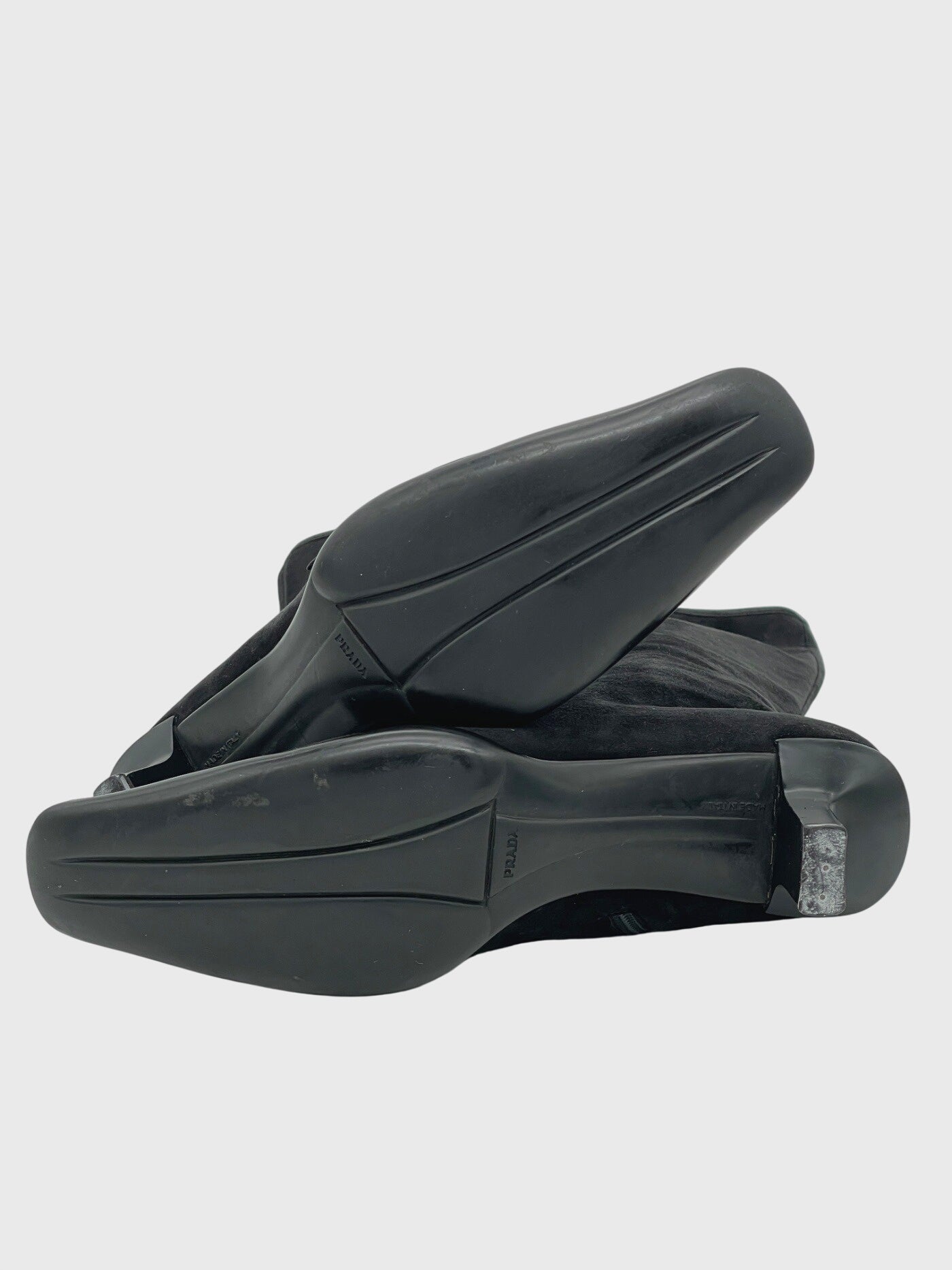 Prada Suede Buckle Kitten Heel Stiefel EU 36.5 Schwarz