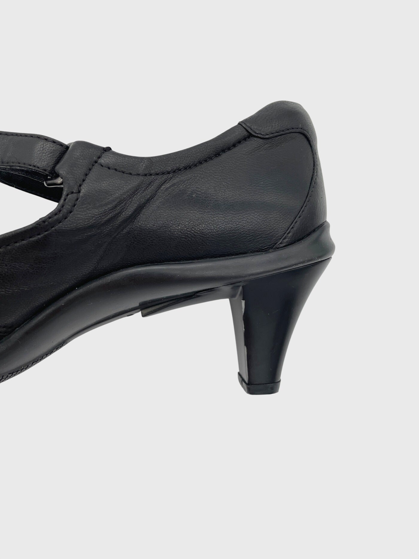 Prada Mary Jane Klassischer Pump EU 39.5 Schwarz