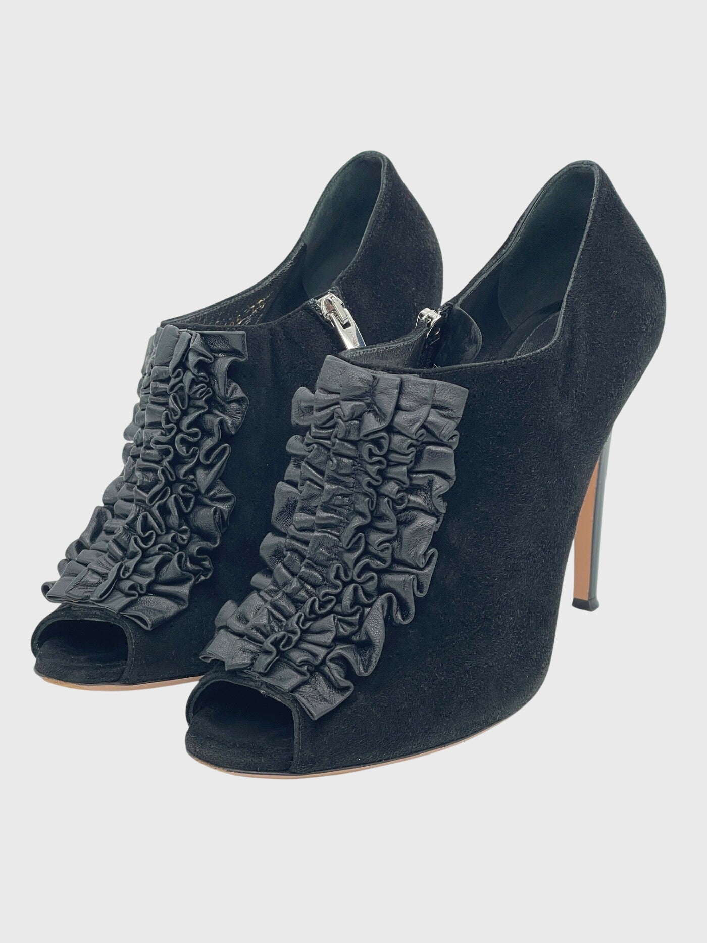 Gianvito Rossi "Ginevra" Ruffle Peep Toe Pump EU 40 Schwarz - Image 3