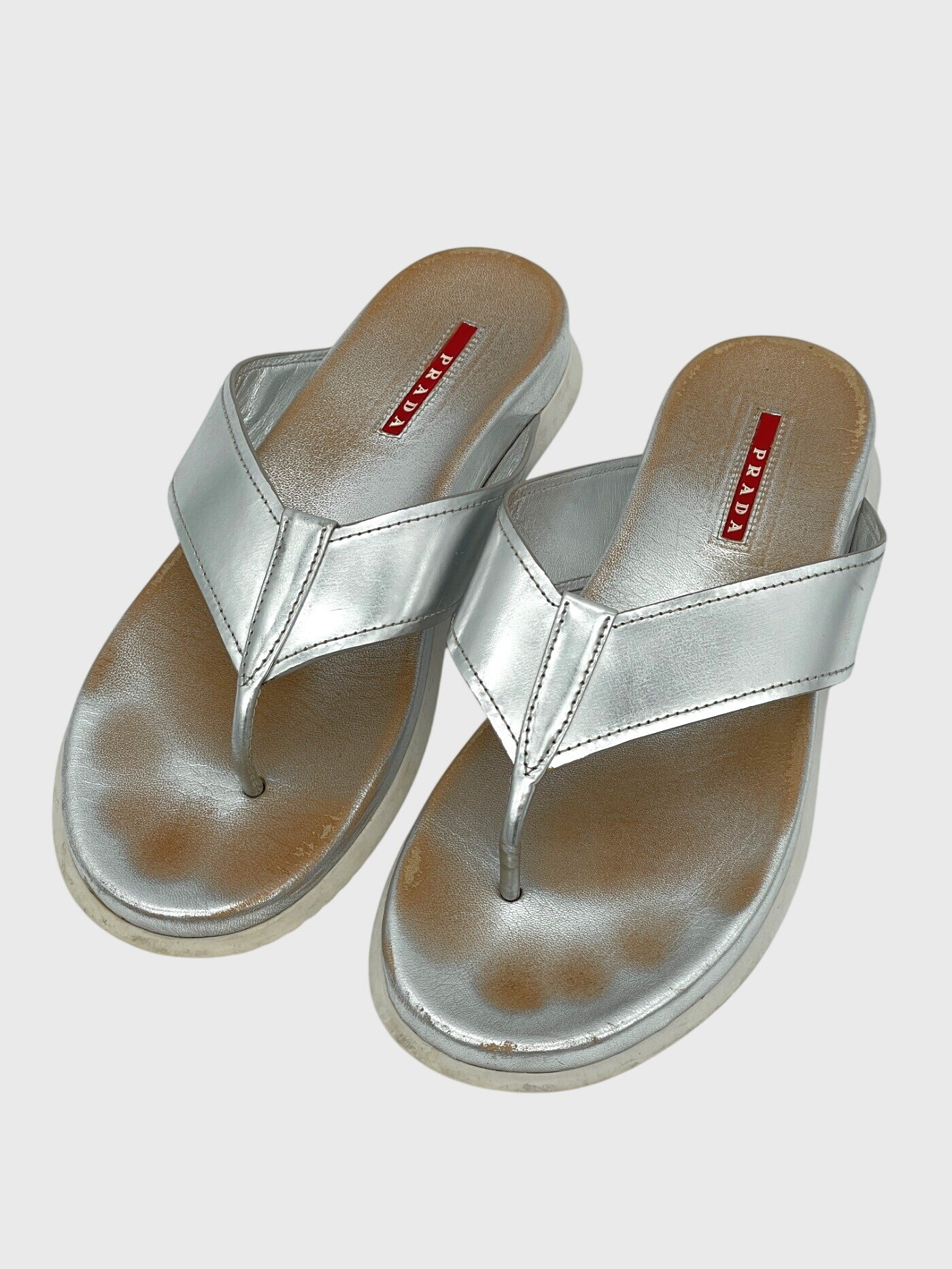 Prada Linea Rossa Zehensteg Sandale EU 39 Metallic - Image 3