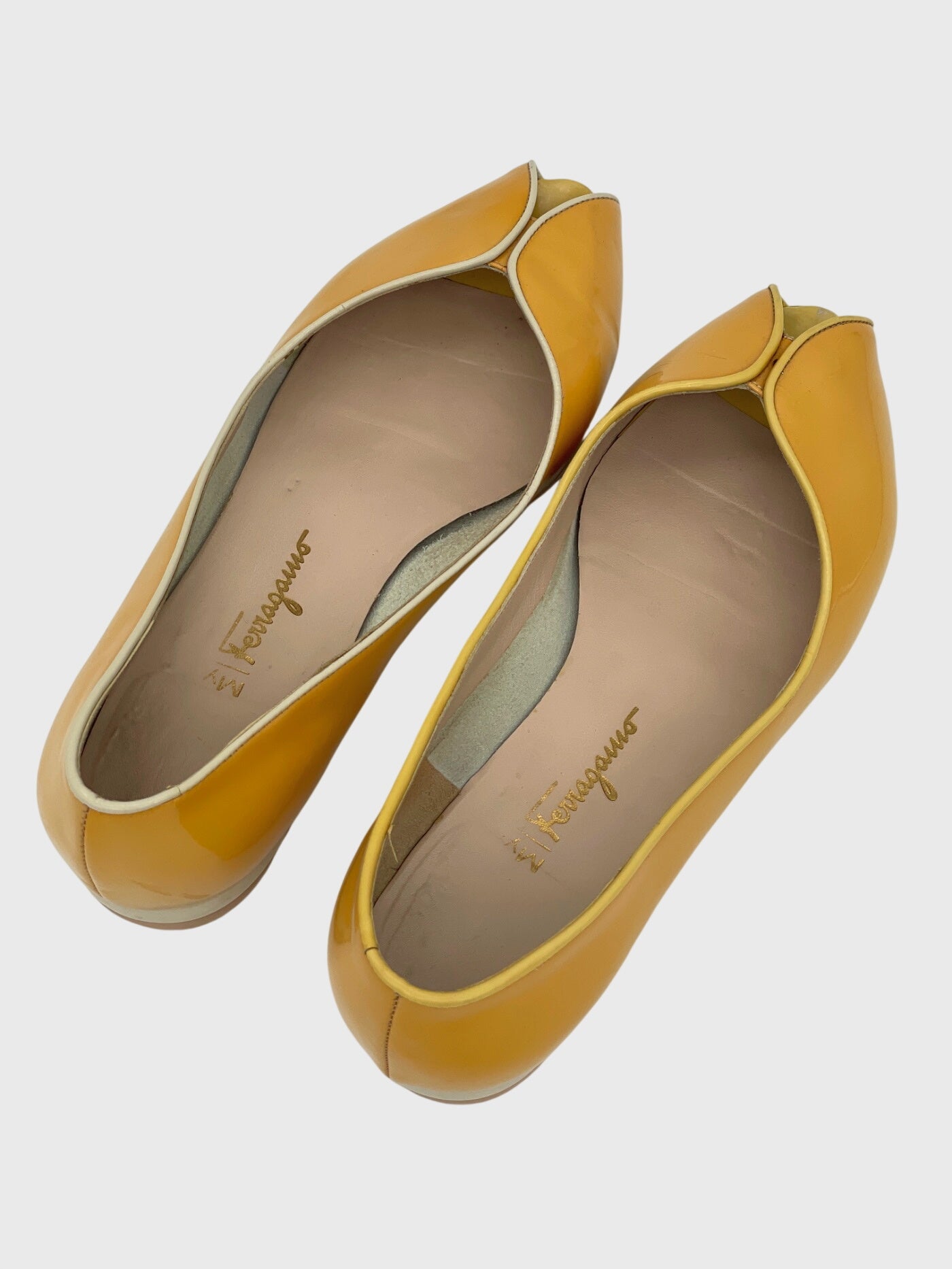 Salvatore Ferragamo Patent Leather Ballerina EU 38 Gelb - Image 4