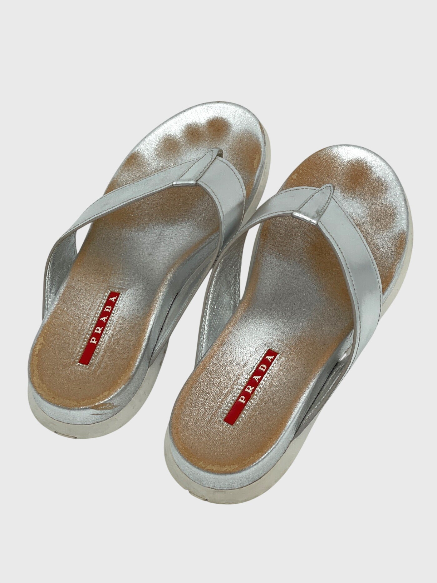 Prada Linea Rossa Zehensteg Sandale EU 39 Metallic - Image 4