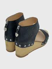 Chanel Woven Wedge Studded Sandale mit Absatz EU 39 Schwarz - Image 4