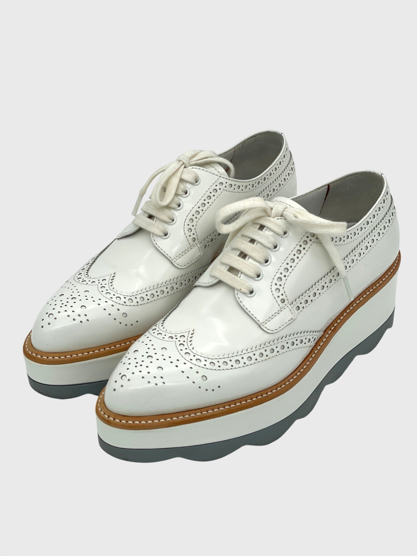 Prada Spazzolato Brogue Oxford EU 36 Weiß