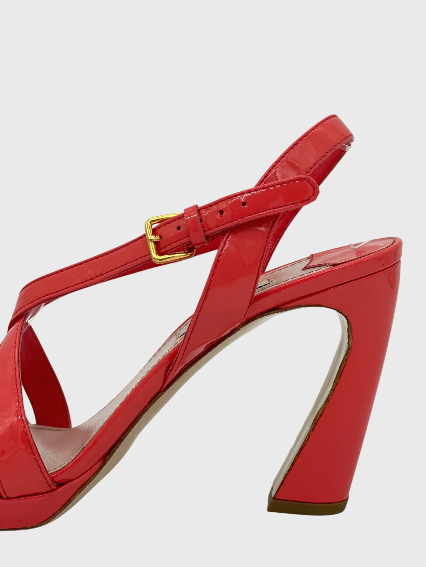 Miu Miu Patent Leather Platform Sandale mit Absatz EU 39.5 Rot - Image 5