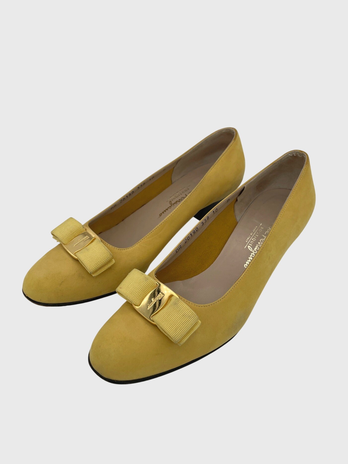 Salvatore Ferragamo Vara Pump EU 40.5 Gelb