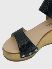 Chanel Woven Wedge Studded Sandale mit Absatz EU 39 Schwarz - Image 6