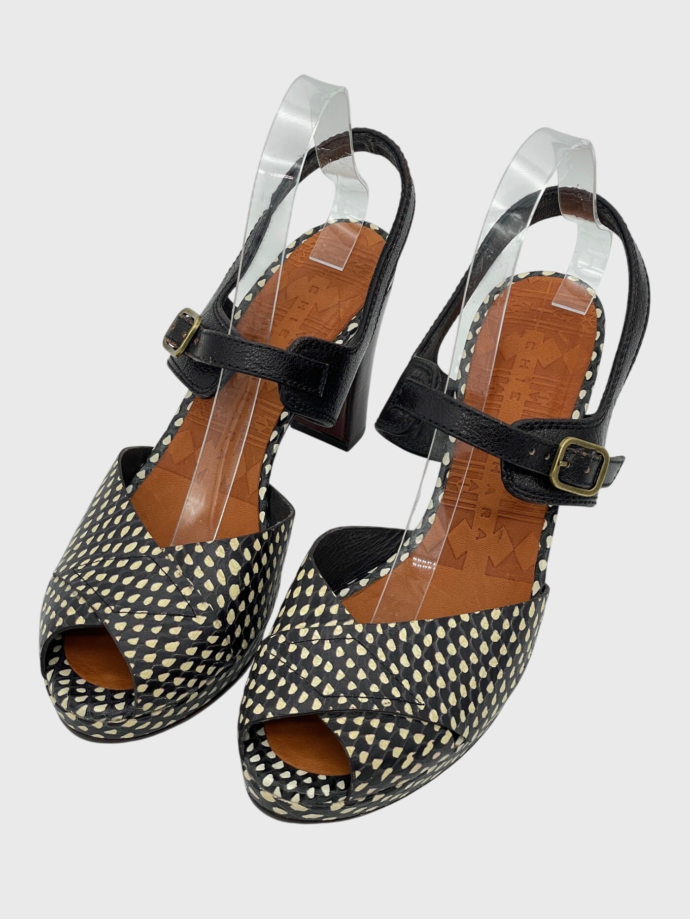 Chie Mihara Dotted Leather Platform Sandale mit Absatz EU 39 Schwarz