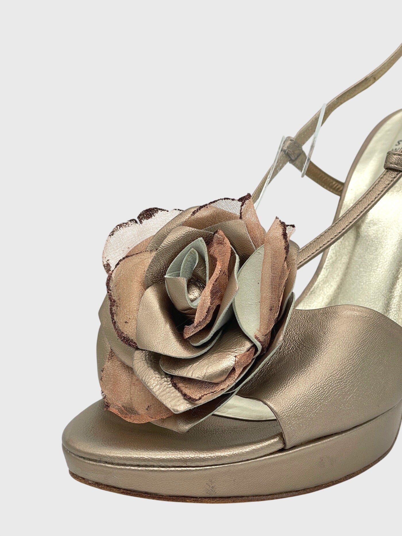 Stuart Weitzman Strappy Flower Sandale mit Absatz EU 39.5 Metallic - Image 7