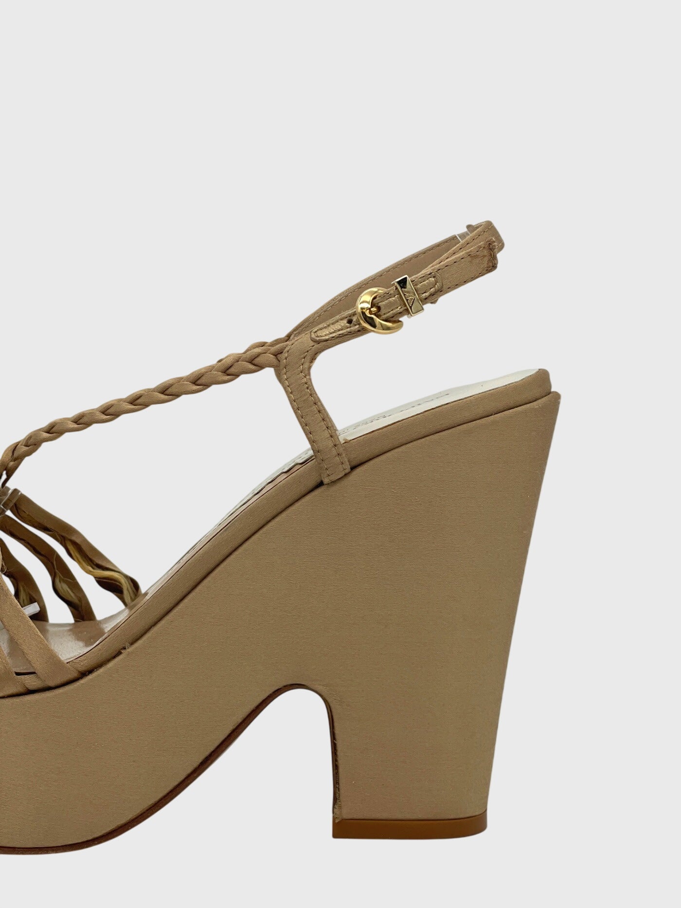 Emporio Armani Satin Wedge Sandale mit Absatz EU 36.5 Beige