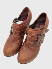 Chloé Triple Buckle Wood Heel Pump EU 40 Braun