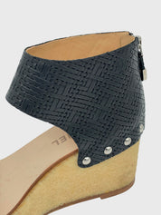 Chanel Woven Wedge Studded Sandale mit Absatz EU 39 Schwarz - Image 7