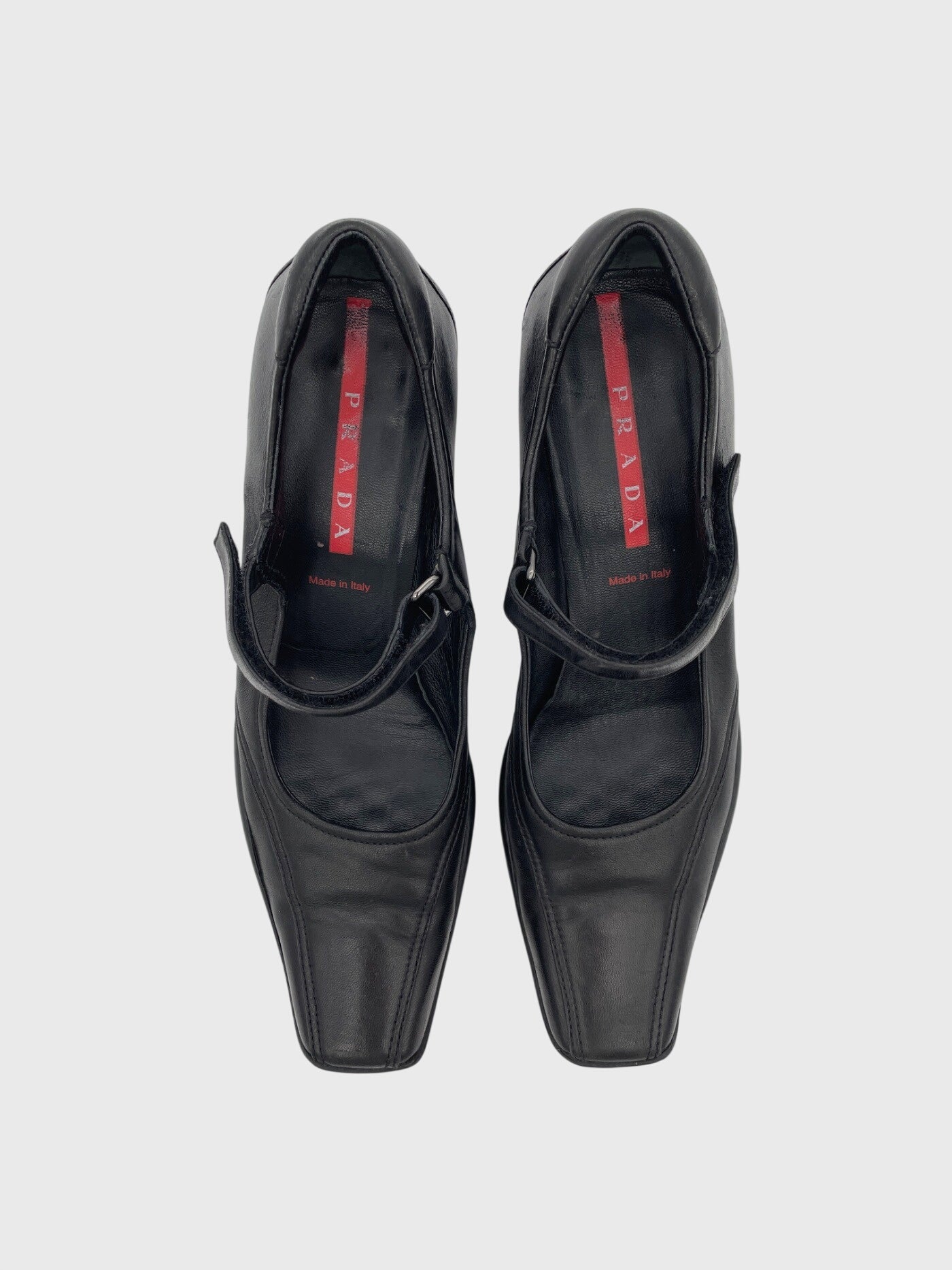 Prada Mary Jane Klassischer Pump EU 39.5 Schwarz