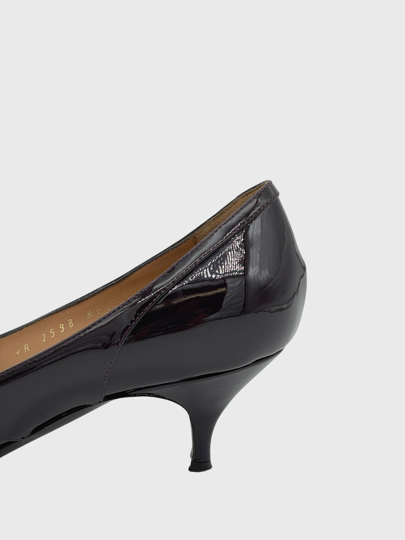 Salvatore Ferragamo T-Strap Kitten Heel EU 37 Lila