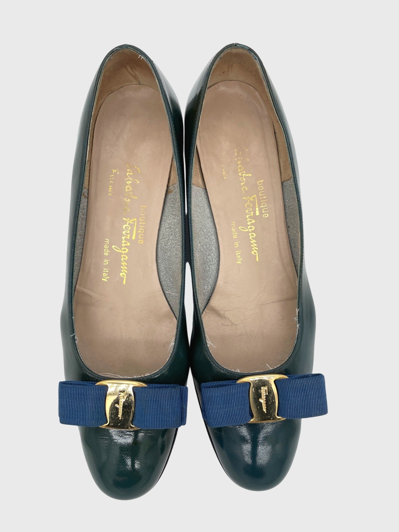 Salvatore Ferragamo Vara Pump EU 40 Grün