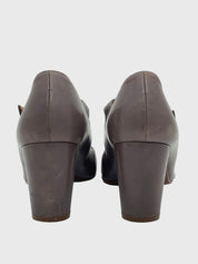 Chie Mihara T-Strap Fringe Pump EU 39 Grau