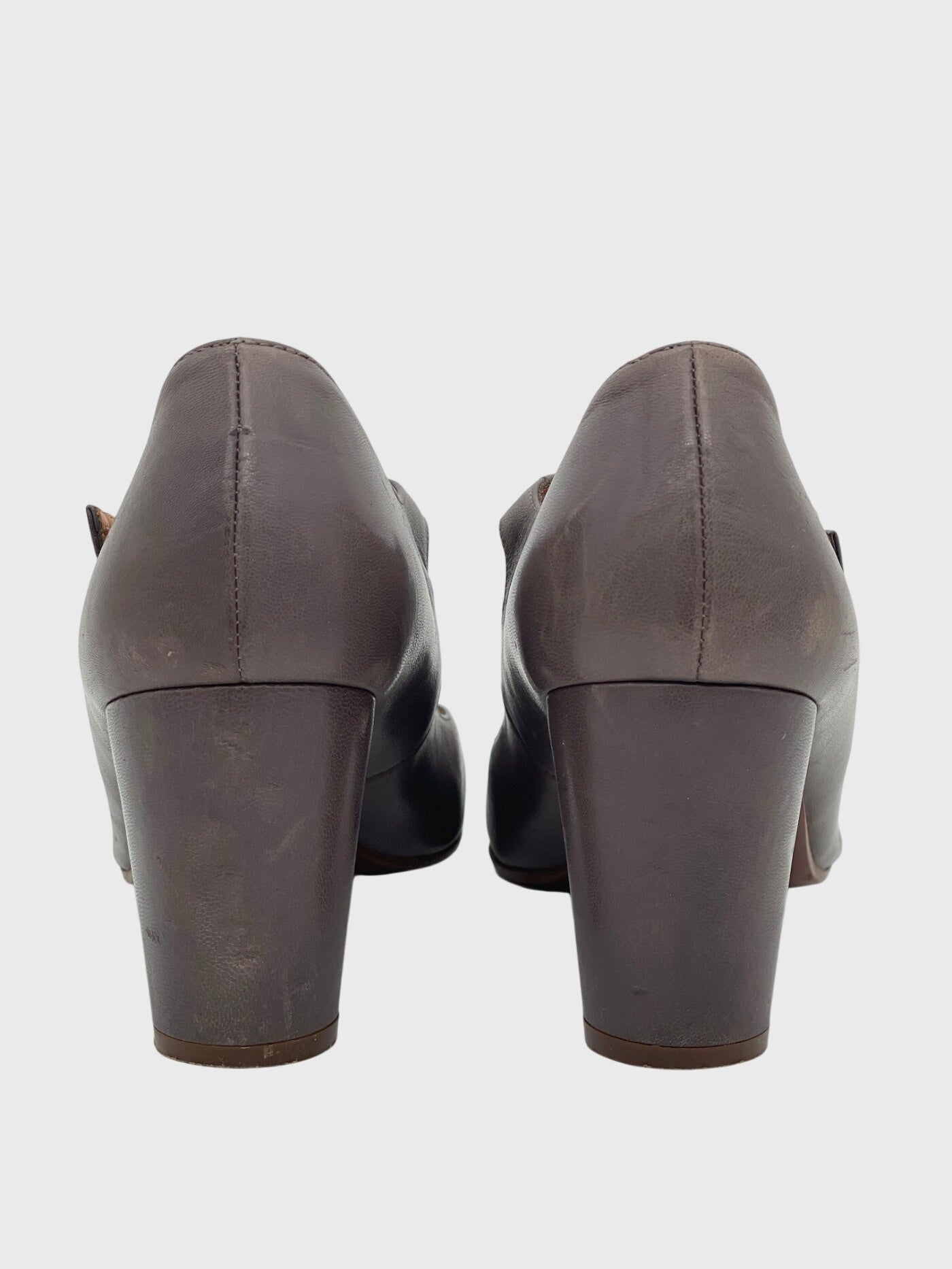 Chie Mihara T-Strap Fringe Pump EU 39 Grau