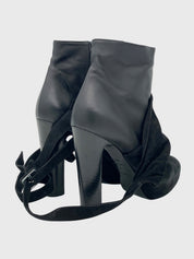 Hermès Suede Ankle Boot EU 38 Schwarz