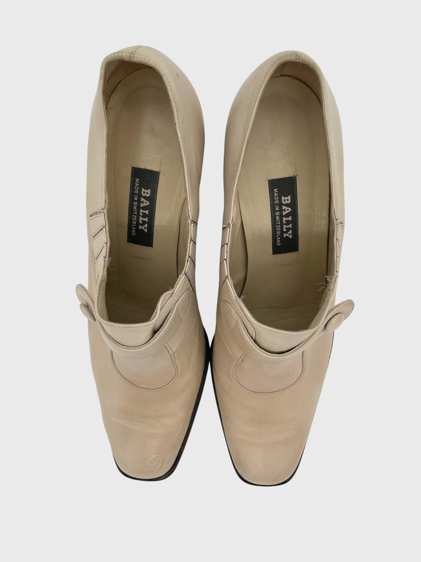 Bally Vintage Button Detail Pump EU 39 Beige