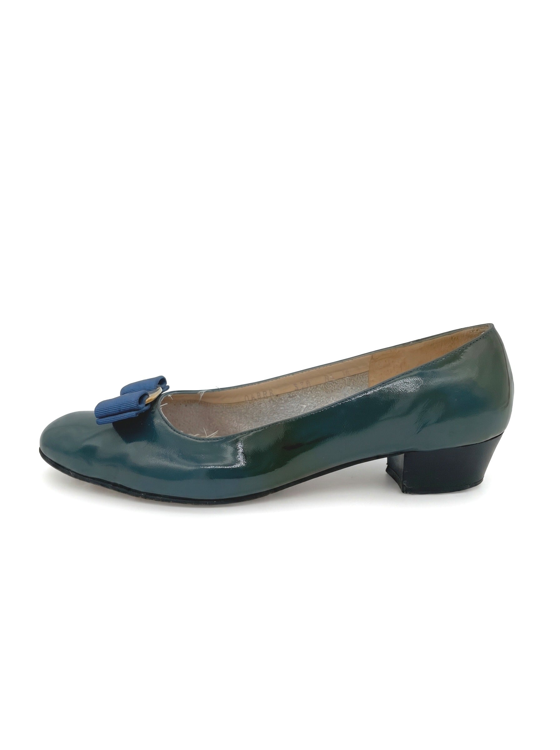 Salvatore Ferragamo Vara Pump EU 40 Grün