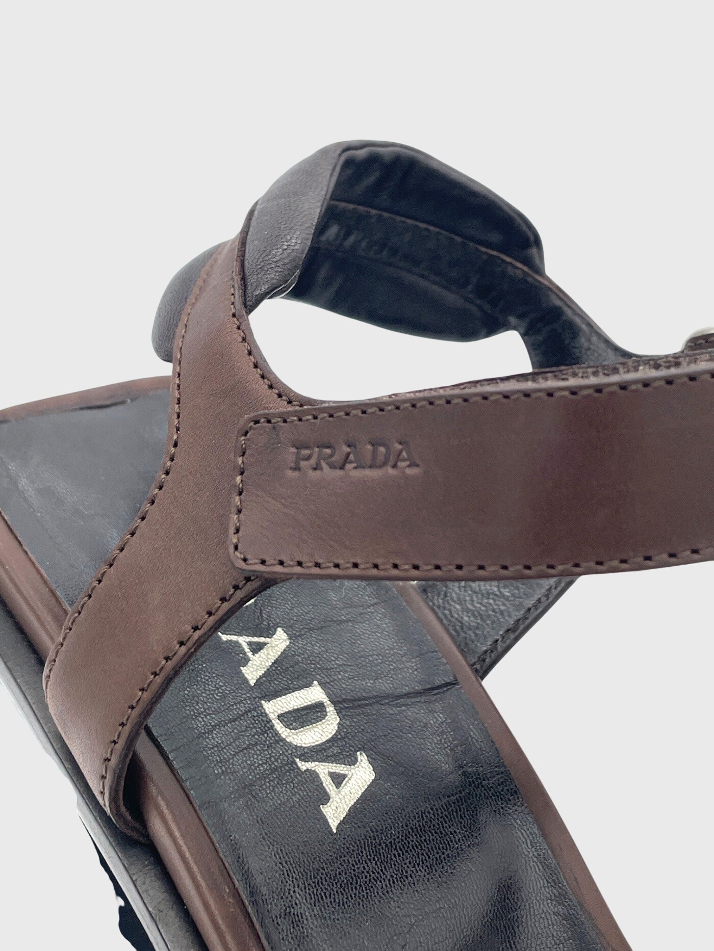 Prada Chevron Block Heel Sandale mit Absatz EU 40 Braun