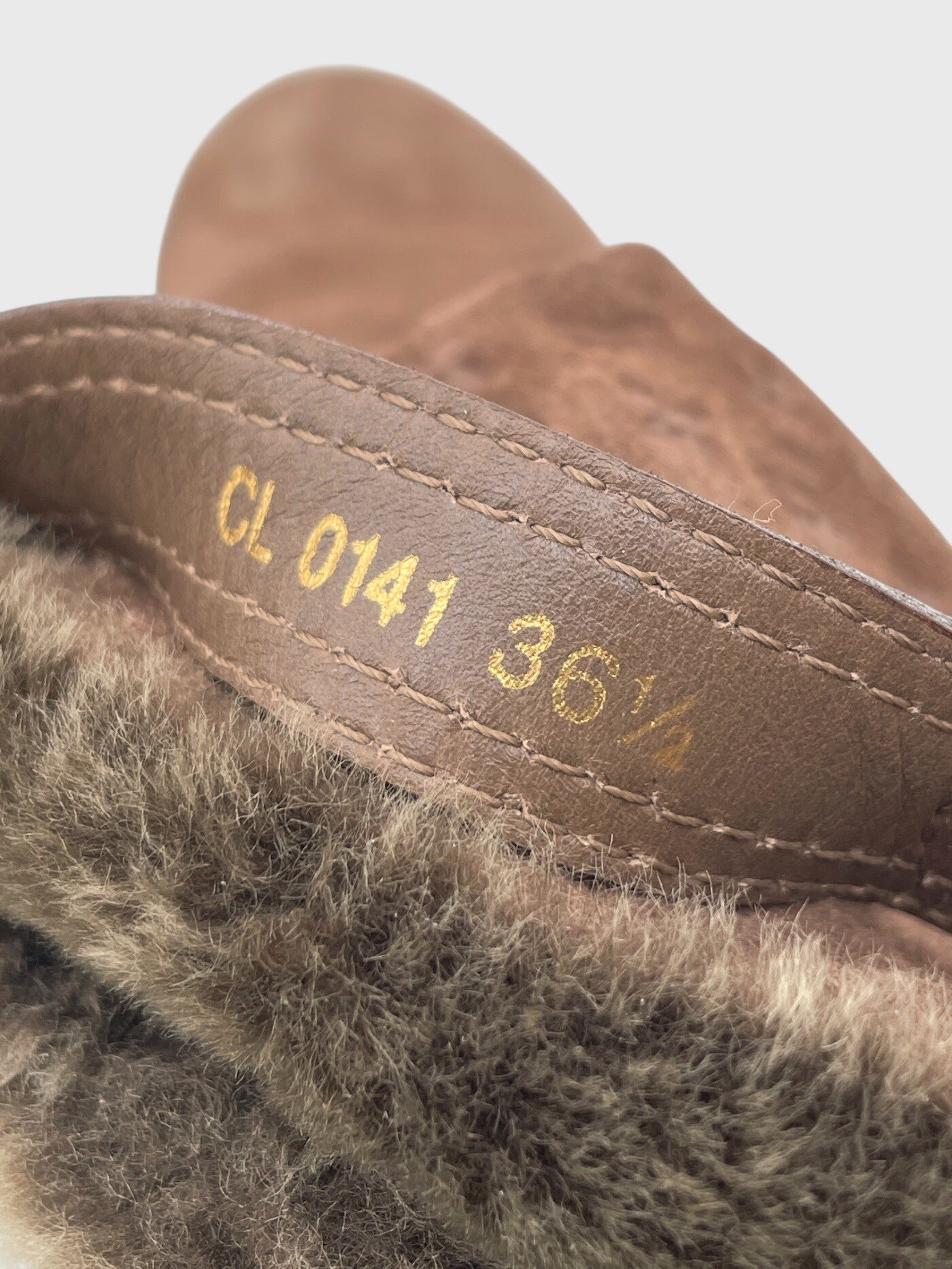 Louis Vuitton Monogram Suede Fur Stiefel EU 36.5 Braun