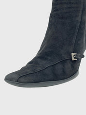 Prada Suede Buckle Kitten Heel Stiefel EU 36.5 Schwarz