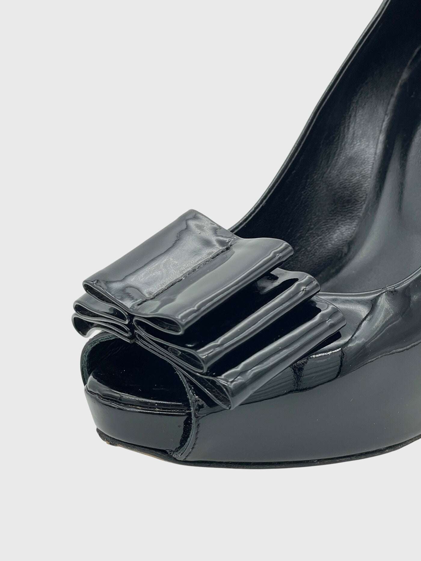 Bally Wilma Peep-Toe Bow Plateau Pump EU 37 Schwarz