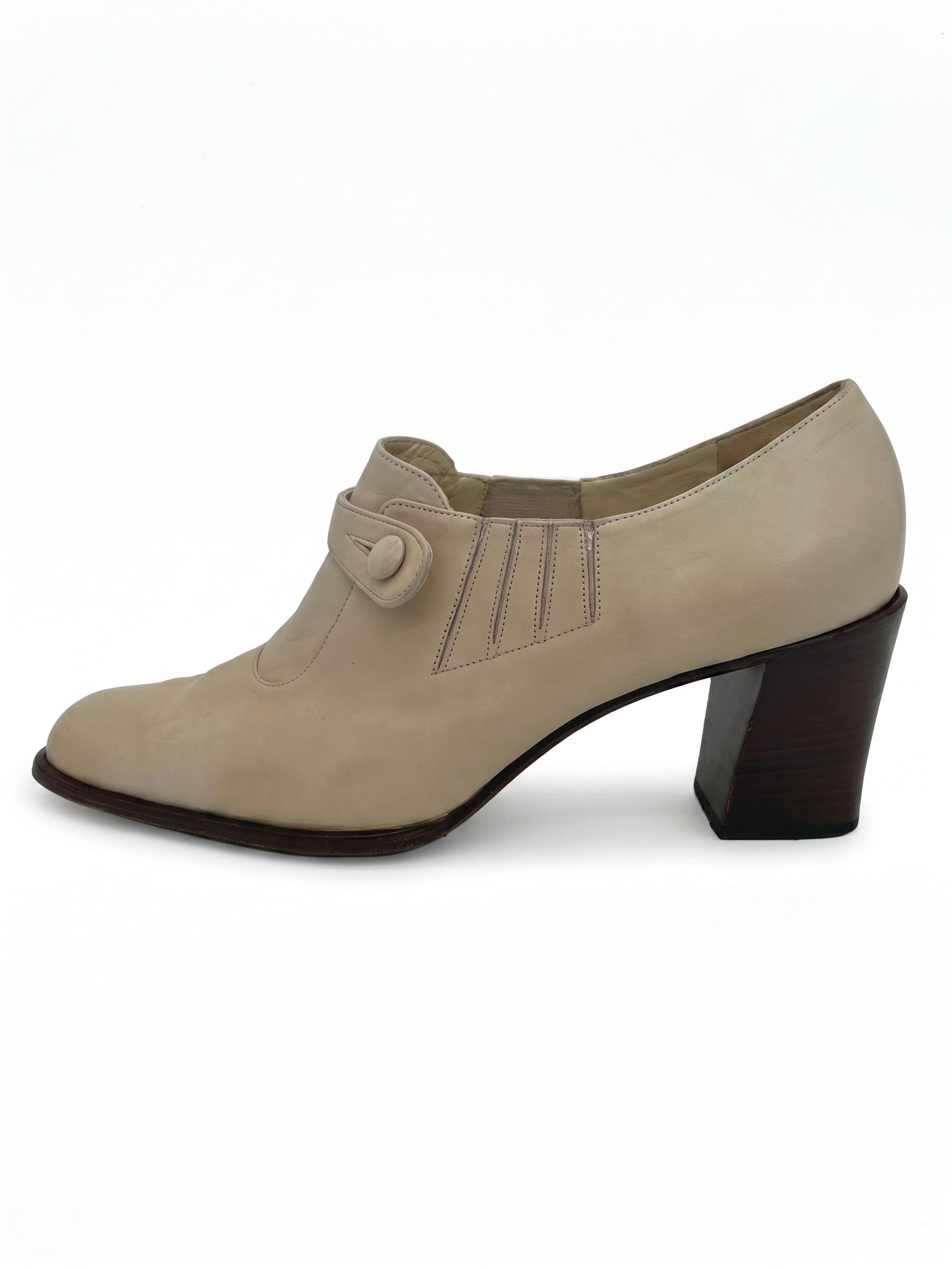 Bally Vintage Button Detail Pump EU 39 Beige