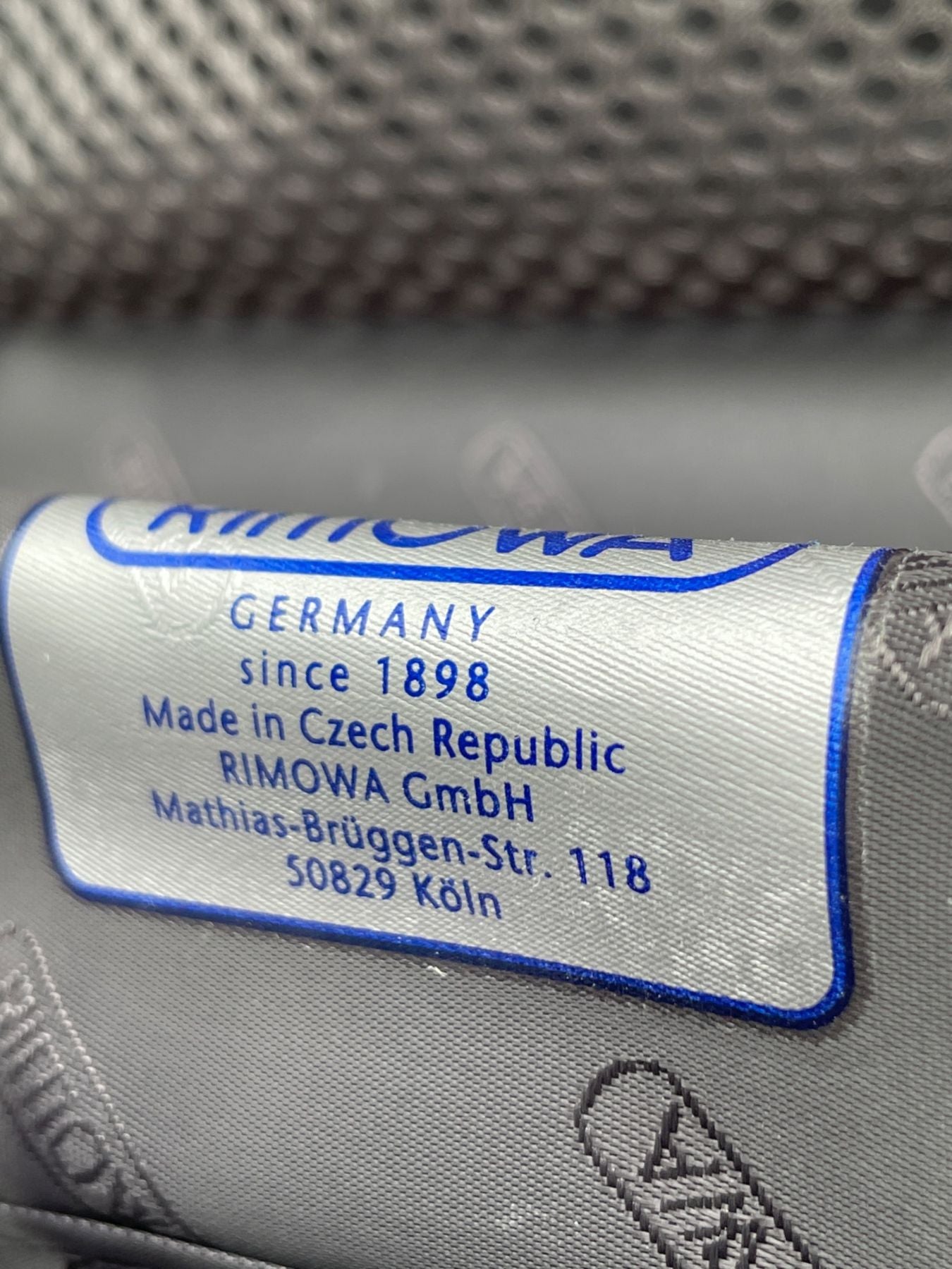 RIMOWA Limbo Beauty Case Reisetasche Schwarz - Image 13