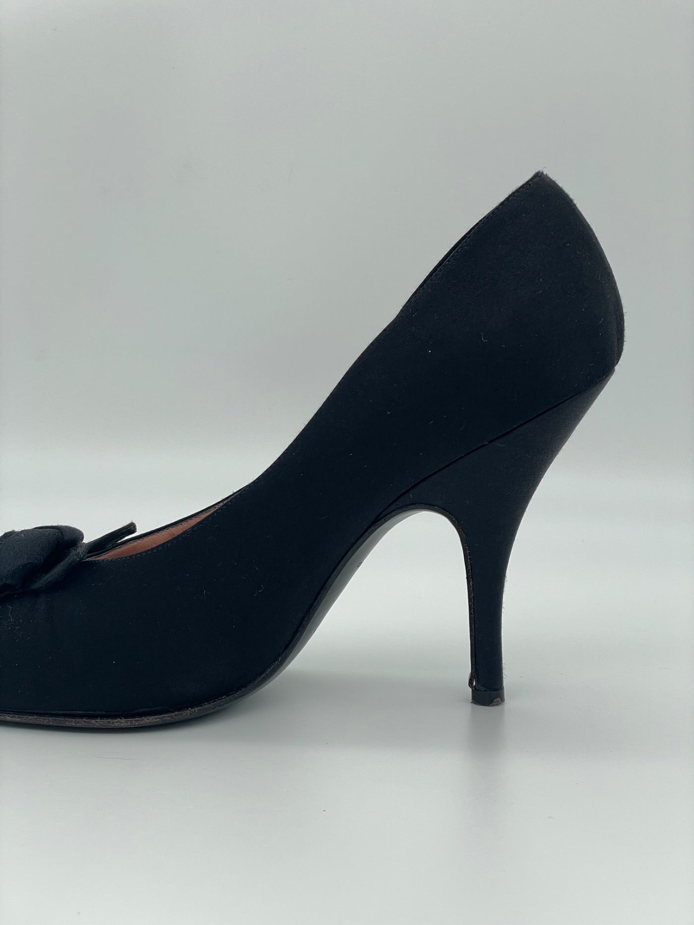 Prada Rose Satin Pump EU 39 Schwarz